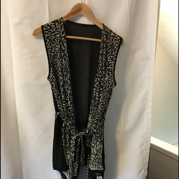 100% polyester top. - Picture 1 of 3